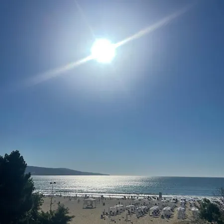 Gallery B Σάνι Μπιτς